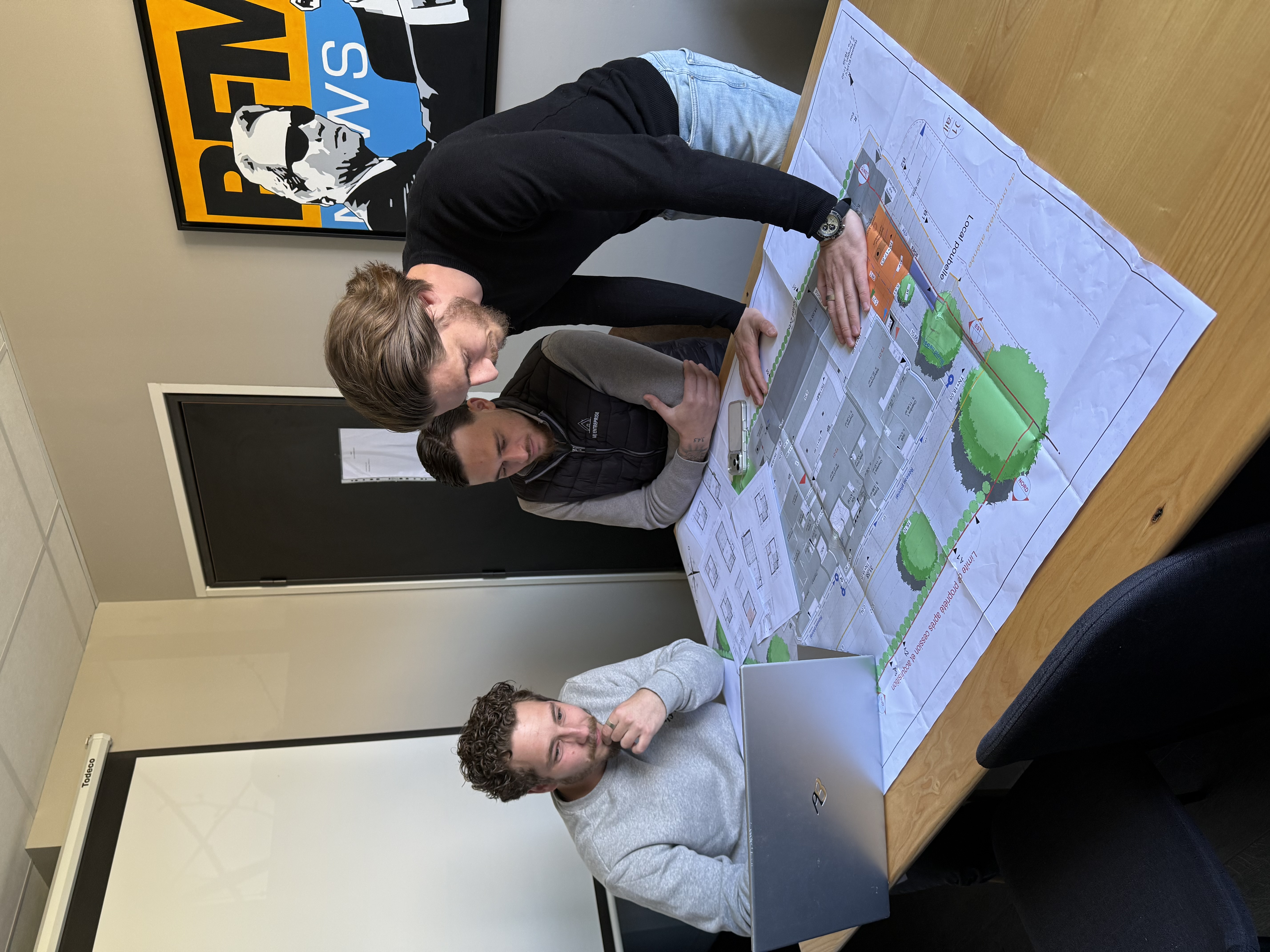 L'équipe MJ Entreprise au bureau